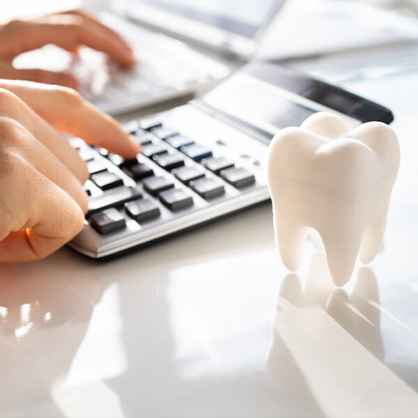 pret implant dentar iasi